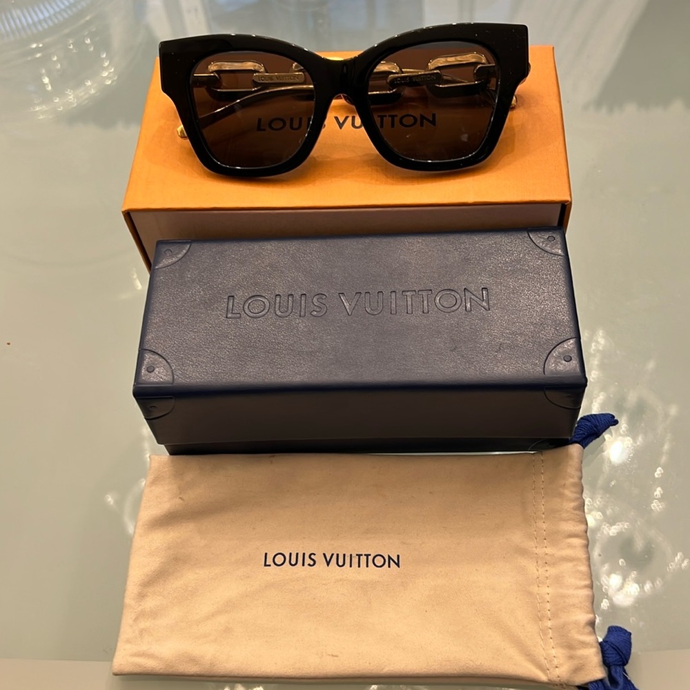 Authentic Louis Vuitton Cat-Eye edgeSunglasses from 2022 Collection by Nicolas!